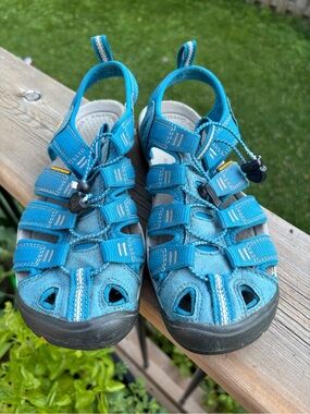 GENTLY USED KEEN CLEARWATER CNX HYBRID WATER SANDALS